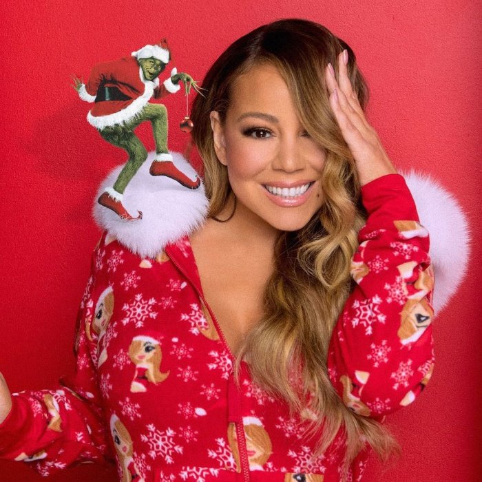 Знаменитости запустили в Instagram рождественский челлендж