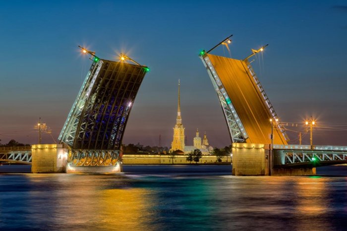 Лето близко: в Петербурге с 15 марта начинают периодически разводить мосты