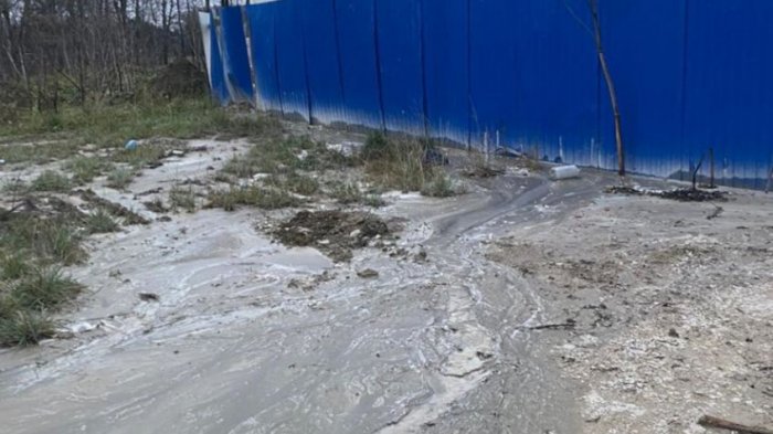 Бетонный завод оштрафовали за загрязнение реки Каменки цементно-песчаной смесью
