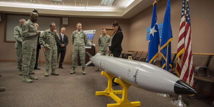 Новые атомные бомбы для Европы: Пентагон задумал «маленькую ядерную войну»?