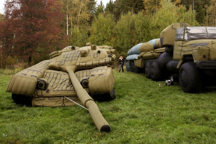 Надувной танк за 10 минут: как ВСУ компенсируют нехватку военной техники на поле боя