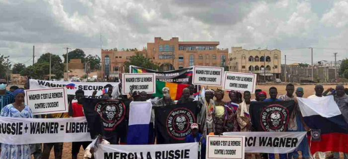 «Вагнер – лекарство от Запада!»: в столице Мали прошел митинг в поддержку России