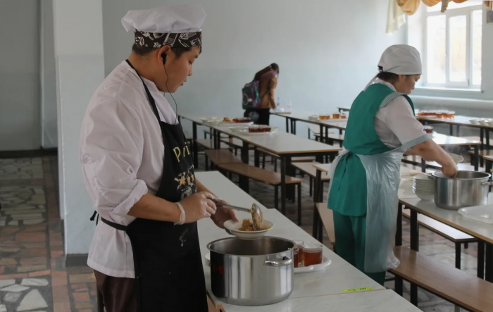 Бизнес на детях: московские чиновники отдают школьное питание таджикам Нисанова