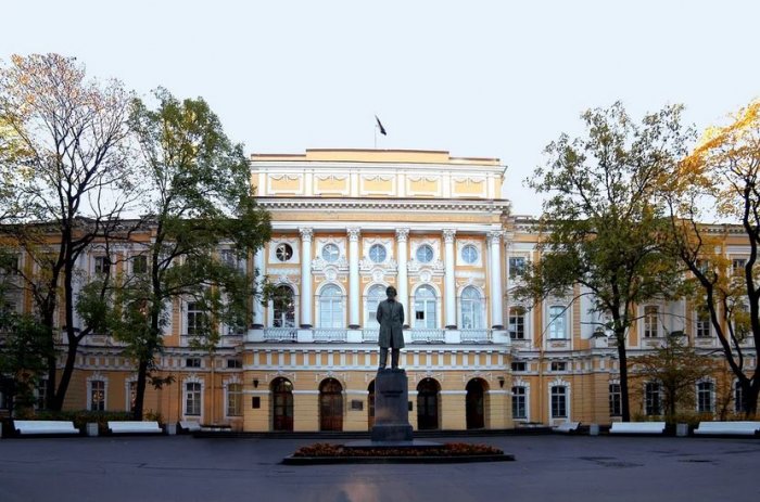 Строго запрещено: преподаватели РГПУ не говорят со СМИ о секс-скандале с Вишневским