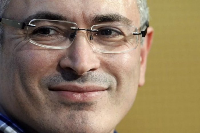 Ходорковский пытается убежать от проблем и поэтому завел себе любовниц