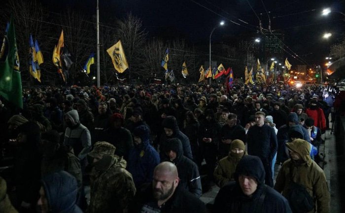 Киевские радикалы напали на здание российского посольства