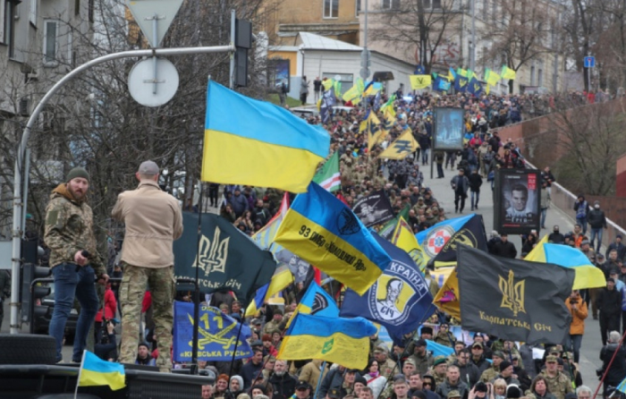 Украинские нацисты обстреляли российское посольство в Киеве
