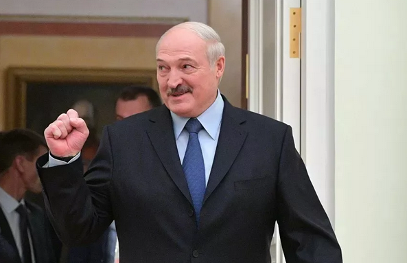 Британка вцепилась в Лукашенко из-за снега и холода, которых нет (видео о геополитике)