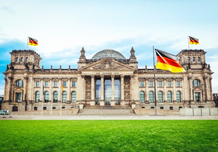 Германия подсказала с кого следует начать «счищать политическую шелуху»