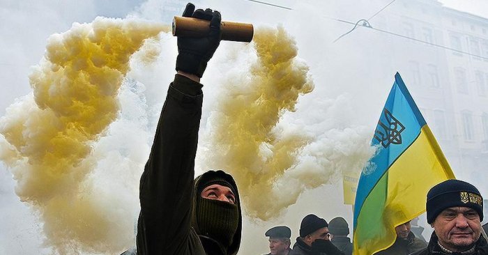 Уровень недоверия к властям Украины среди населения достиг пика