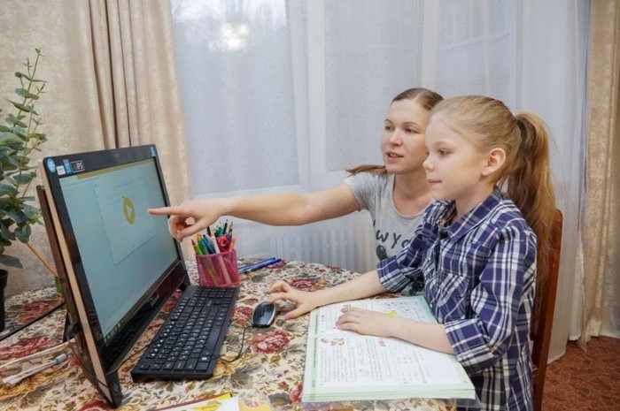 Российские школьники продолжат образование онлайн