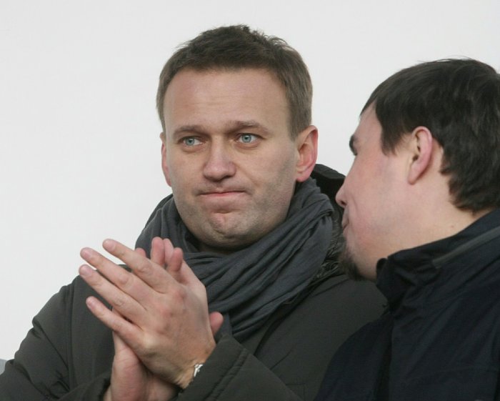 Нищенское существование или несметные богатства: сколько на самом деле в кошельке у Навального