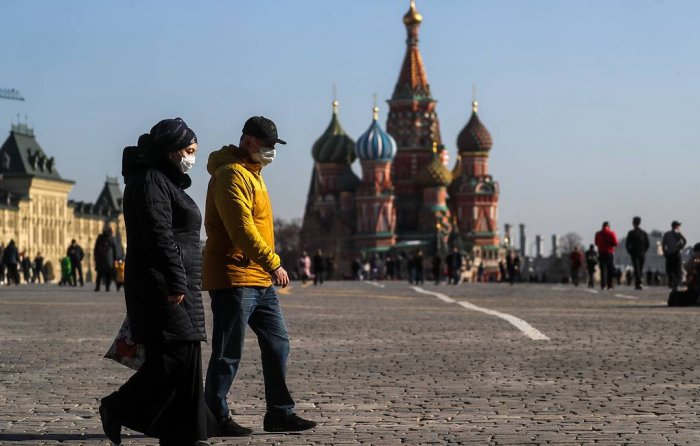 Российские специалисты не советуют гражданам РФ покидать свои дома даже после окончания первой нерабочей недели