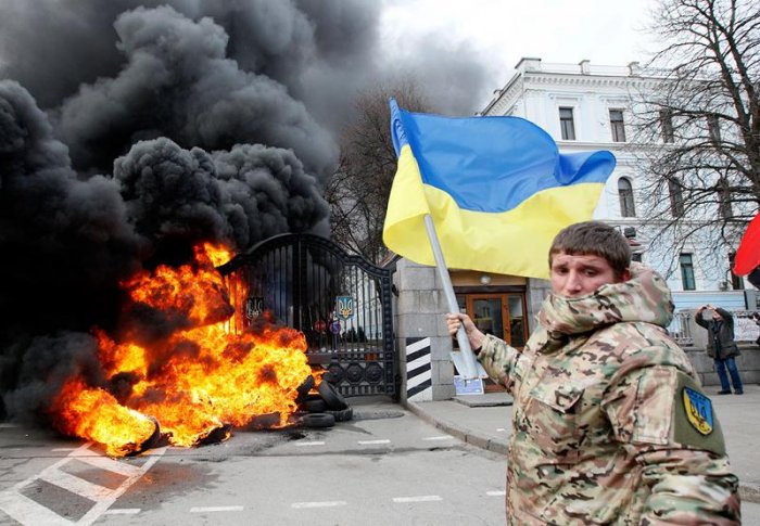 Проблемы не были решены, теперь будут страдать люди – эксперт о бедственном положении украинцев