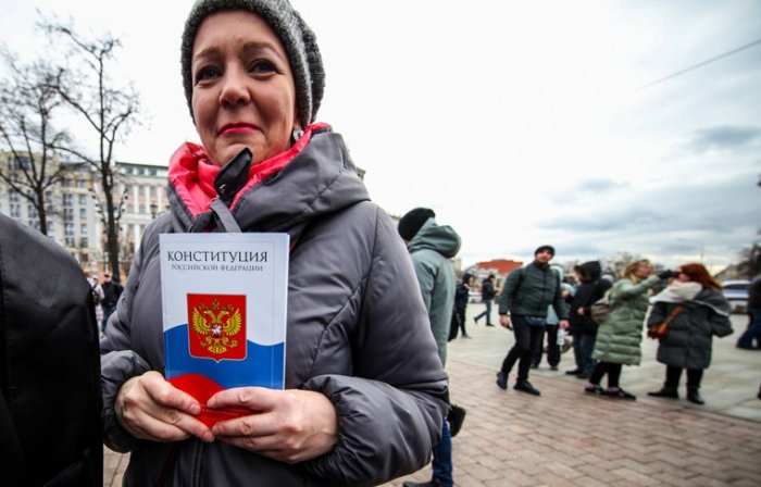 Опрос ВЦИОМ выявил самые важные для россиян поправки в Основной закон