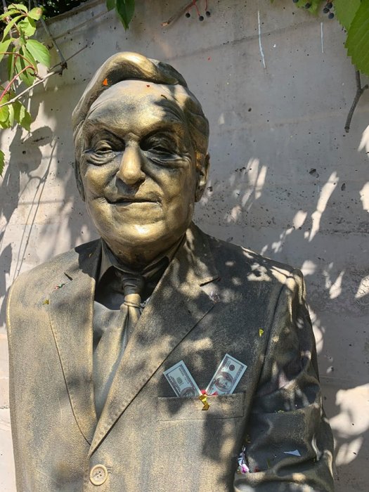 На Украине хотят воздвигнуть памятник американскому миллиардеру Соросу