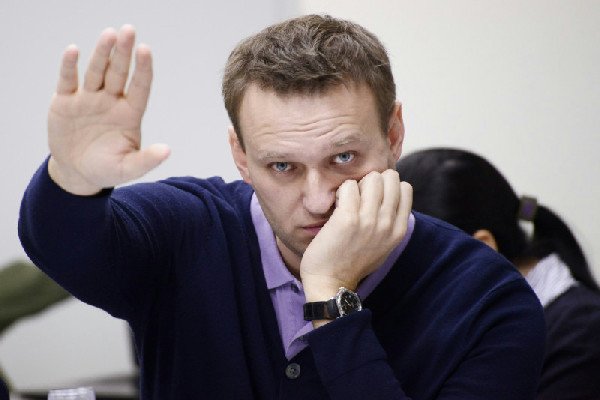 Воспевает оды Гитлеру: за что россияне возненавидели Навального