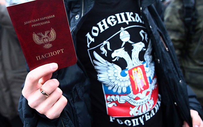 Украинцы массово пытаются получить паспорта ЛДНР