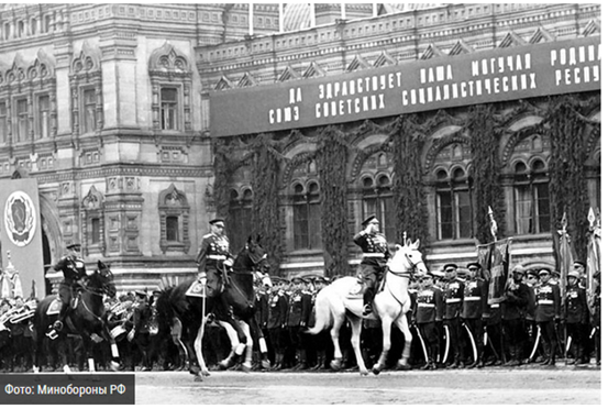 Минобороны РФ обнародовало архивы с самого первого Парада Победы