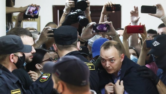 Сенатор осадил либералов, закативших истерику из-за ареста Сафронова