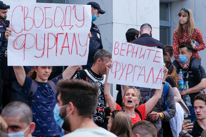 Свинья везде грязь найдёт: навальнисты пытались помешать митингу сторонников Фургала в Хабаровске
