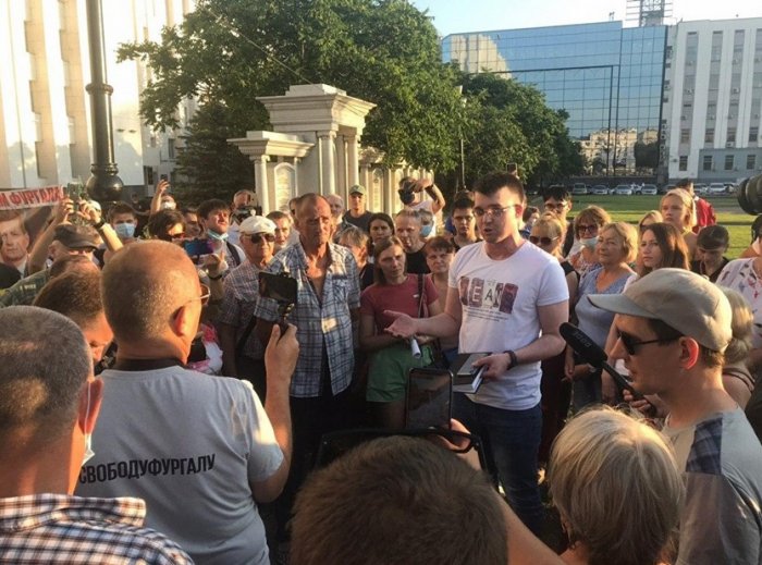 За звонкую монету: Запад не жалеет денег на митинги в Хабаровске