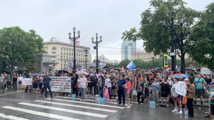 Митинги в Хабаровске скудеют на глазах: три тысячи охламонов вышли на улицы в этот раз