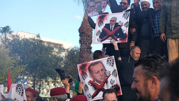 Террористы ПНС открыли огонь по митингующим в Триполи