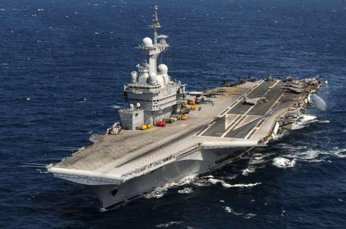 Франция направила на устрашение Турции авианосец «Шарль де Голль»