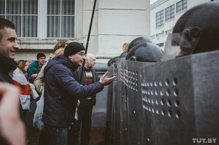 Зачем разговаривать, если можно орать: как ведут диалог протестующие в Беларуси