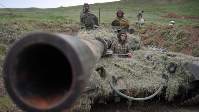 В Нагорном Карабахе продолжаются бои – тяжелая артиллерия не оставляет шансов на мирное урегулирование конфликта