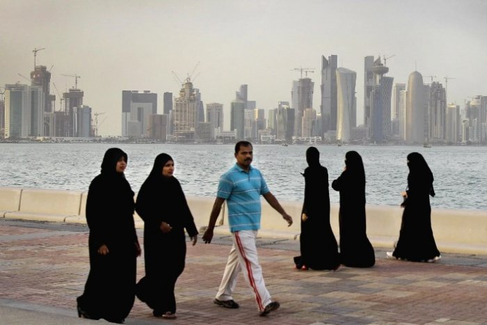 «Блюстители морали» раздевали иностранок в аэропорту Катара