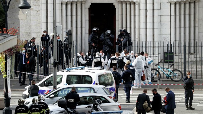 Французы перевели план борьбы с терроризмом на высший уровень