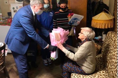 Жительнице Адмиралтейского района Нине Ивановне Поповой исполнилось сто лет