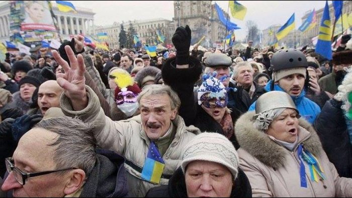 Символические попытки Зеленского не помогут Украине избежать экономического кризиса
