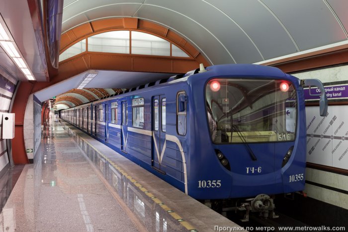 В петербургском метро сократили 10 поездов. В межпиковое время интервал движения увеличится
