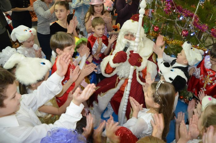 Потехина снова перекладывает ответственность на других - новогодние праздники в школах