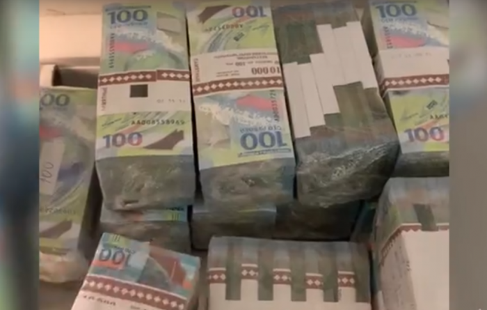 У китаянки в Пулково изъяли 20 кг памятных банкнот с FIFA на 2 млн рублей