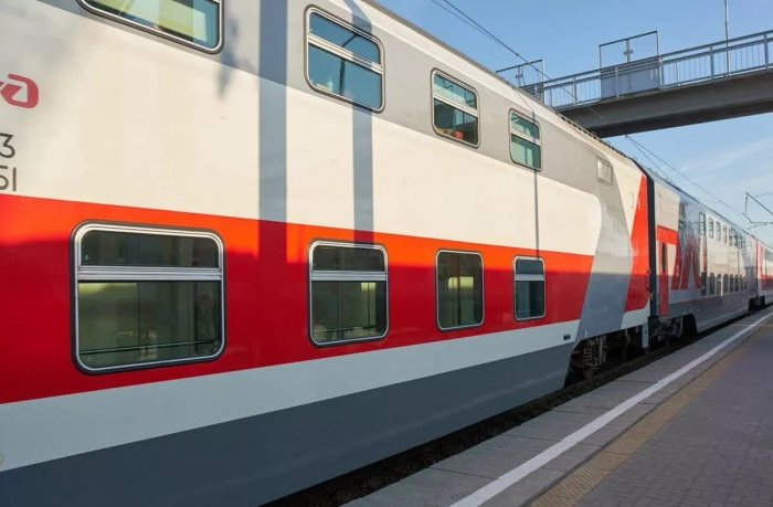 На праздниках Москву и Петербург свяжет двухэтажный поезд