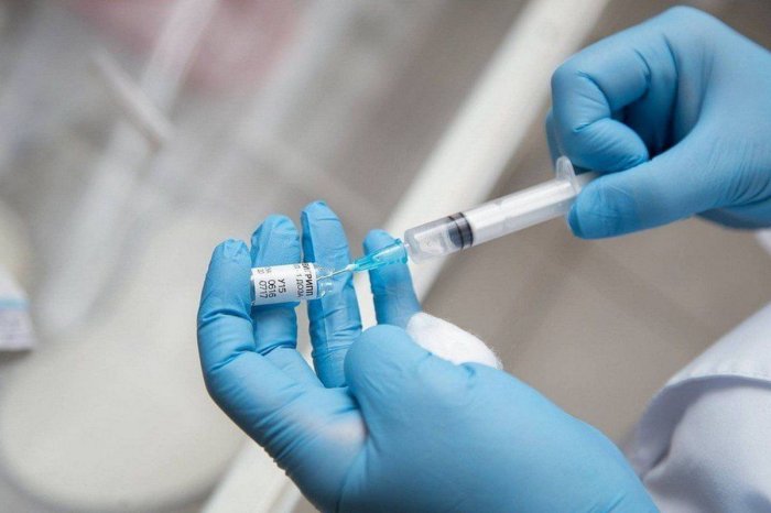 Сегодня больницы Петербурга получат 20 тысяч доз вакцины от коронавируса