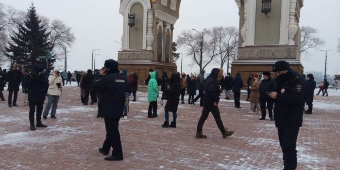 Только вблизи это похоже на митинг, или Вранье насчет многочисленности незаконных акций Навального