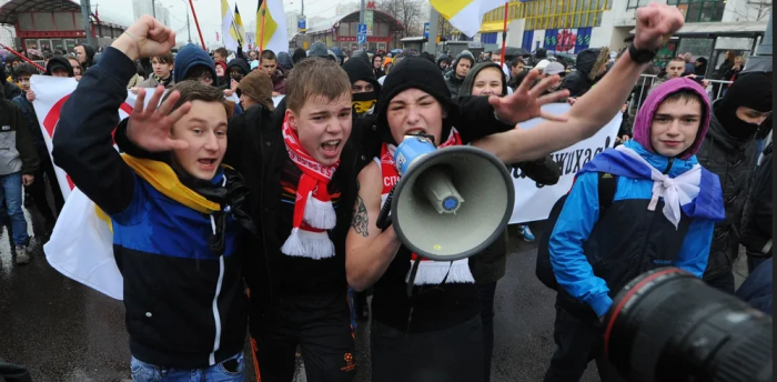 Волков распорядился выдвигать подростков на первую линию протеста