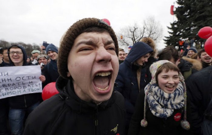 Жириновский заявил о провале «цветной революции» в России