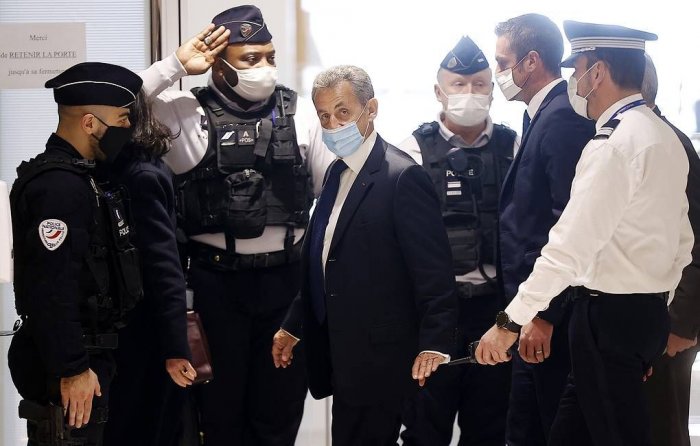 Суд приговорил экс-президента Франции к реальному тюремному сроку