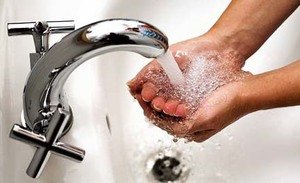 Петербуржцам пообещали сокращение срока отключения горячей воды летом