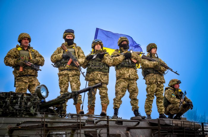 Украинцы предпочитают бежать из страны, а не идти в армию