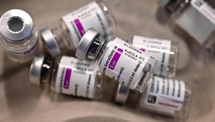 Абсурд прибалтийской вакцинации: люди хотят «Спутник V», а их прививают опасной AstraZeneca