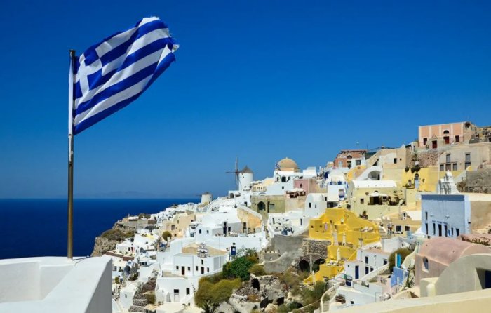 «Мы открылись»: Греция освободила иностранных туристов от карантина