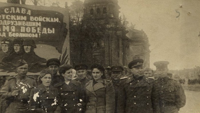Как советские солдаты праздновали победу в Берлине 4