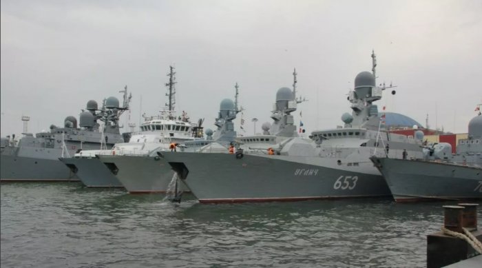 Великобритания обеспокоилась из-за военных кораблей России